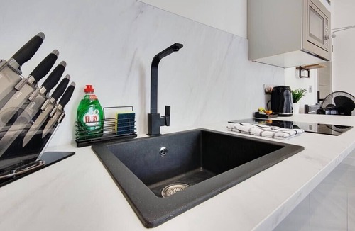 Westbourne Apartment | Compact Unique Suite