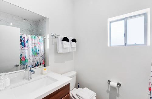 Roosevelt Apartment | Compact Urban Living in DTPH, Pool & parking