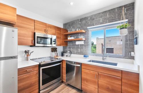Roosevelt Apartment | Compact Urban Living in DTPH, Pool & parking