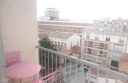 Arnaud Bernard Apartment | Compans airport shuttle congress center