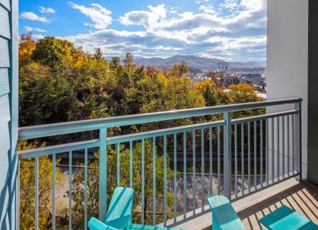 Pigeon Forge Hotel | Compass by Margaritaville Hotel Pigeon Forge