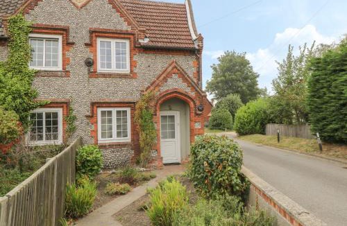 Bodham House | Compass Cottage