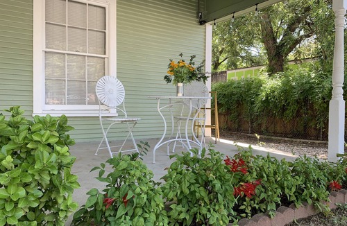 Glen Rose Cottage | Compass Cottage in Historic Glen Rose
