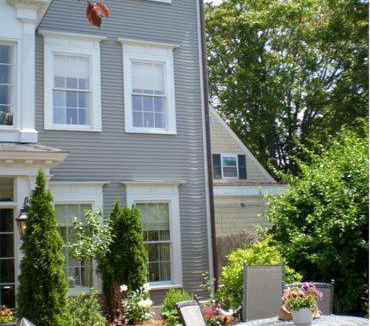 Newburyport Hotel | Compass Rose Inn