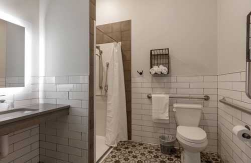 Huntsville Hotel | Compass Rose Lodge