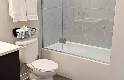 River North Apartment | Complete 1BR Home Sum