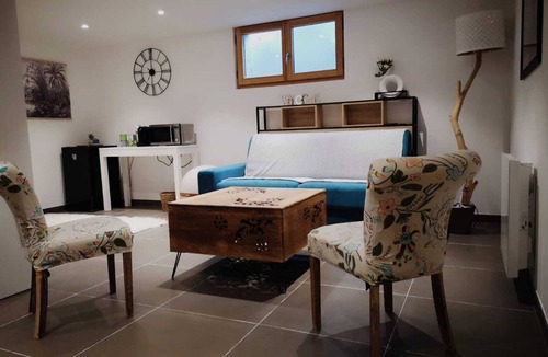 Neuvecelle Apartment | Complete accommodation with home cinema, pool table and private terrace.