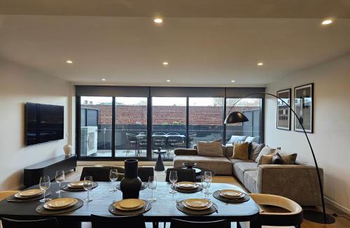 West Melbourne Apartment | Complete Host Ireland St Apartments