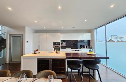 Middle Park House | Complete Host Middle Park House