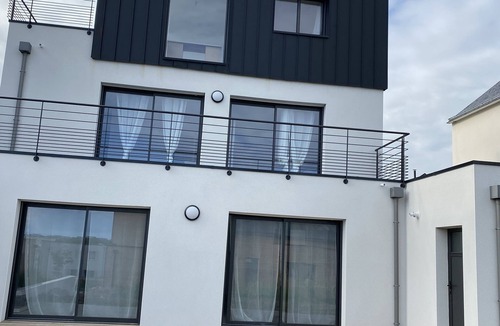 Saint-Pierre House | Complete house with sea view