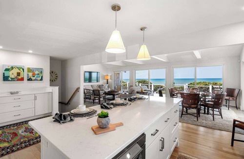 North Eastham House | Complete Reno, Private Beach, Panoramic Water View!