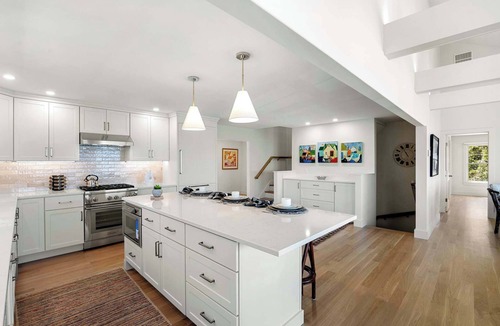 North Eastham House | Complete Reno, Private Beach, Panoramic Water View!