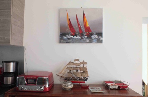La Rogere House | Completely renovated house, comfortable, close to the beach, free wi-fi access.