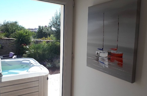 La Rogere House | Completely renovated house, comfortable, close to the beach, free wi-fi access.