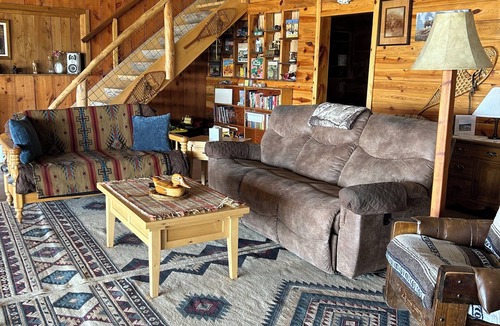 Glendo House | Completely off-grid, large 7-bedroom house near Sandy Beach in Glendo, Wyoming!