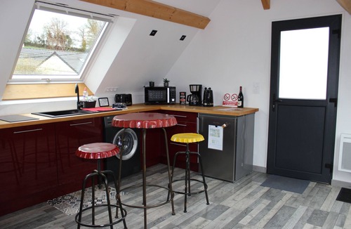 Lindry Apartment | Completely quiet apartment with pool and jacuzzi