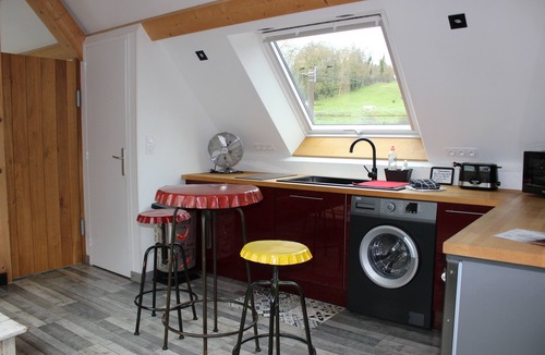 Lindry Apartment | Completely quiet apartment with pool and jacuzzi