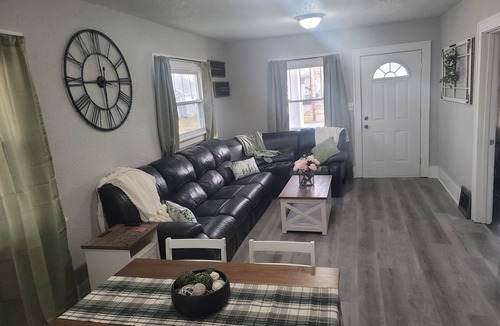 Cedar Rapids House | Completely remodeled house with all the amenities minutes from downtown.