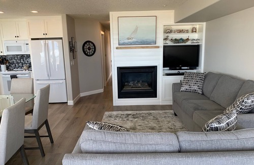 Seaside Condo | Completely remodeled luxurious1200 sq ft oceanfront 2-bedroom/2-bathroom condo