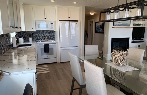 Seaside Condo | Completely remodeled luxurious1200 sq ft oceanfront 2-bedroom/2-bathroom condo