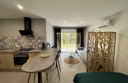 Mondragon Apartment | Completely renovated first floor apartment