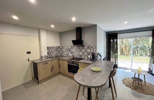 Mondragon Apartment | Completely renovated first floor apartment