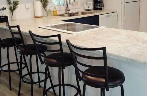Warsaw Cottage | Completely renovated lakehouse with all the extras