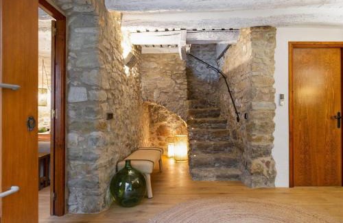 Jafre House | Completely renovated stone house in Costa Brava