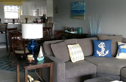 Naples Condo | Completly Redone Condo For 55 & Older