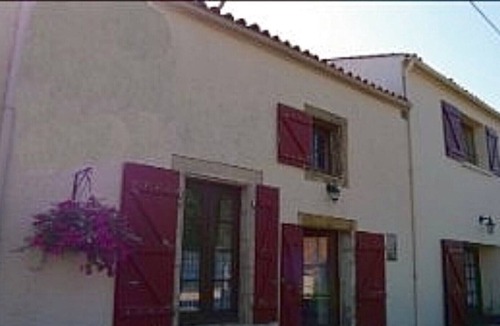 Saint-Juire-Champgillon House | Complex Of 3 Gites With Shared Swimming Pool And Large Gardens