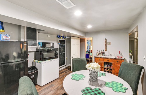 Near Northwest Apartment | Complimentary Limo & Concierge - 1 Mi to Stadium