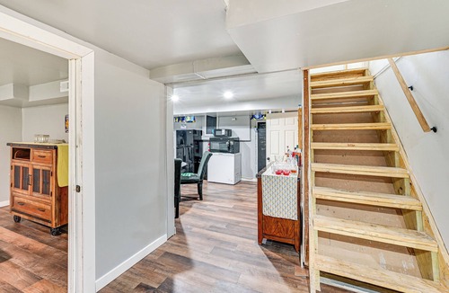 Near Northwest Apartment | Complimentary Limo & Concierge - 1 Mi to Stadium
