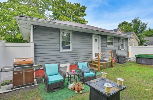Near Northwest Apartment | Complimentary Limo & Concierge - 1 Mi to Stadium