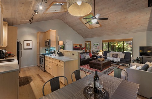 Cazadero Cabin | Complimentary Wine, Spa, Creekside Private Deck, Dog Friendly!