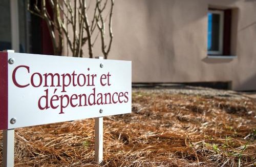 Frontonas Hotel | Comptoir et Dépendances