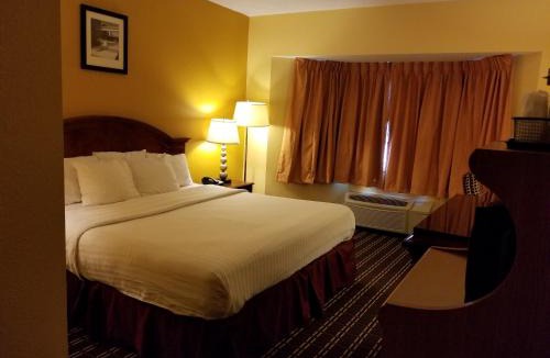 Owosso Hotel | Comstock Inn & Conference Center