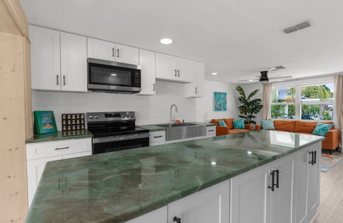 Hudson Beach Estates House | Conch Cottage Large dock gulf access sleeps 8