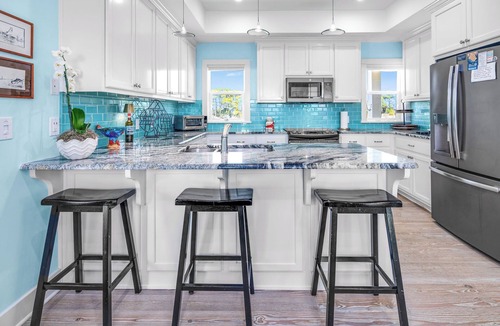 East End House | Conch Out - Beach Front, Private Pool, Private Mini-Putting Green!