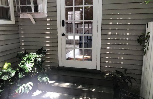 Key West Historic District Apartment | Conch Republic Studio - Key West Millionaires Row