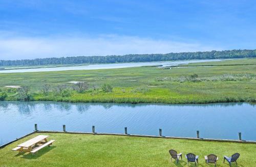 Chincoteague House | Conch Shell - Waterfront villa with wrap around deck!