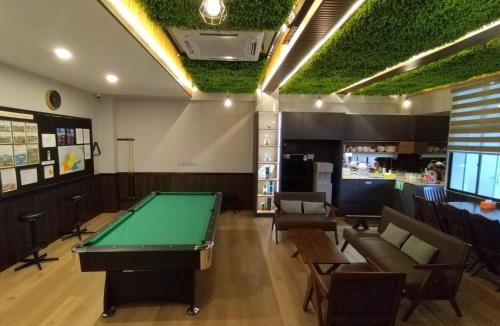 Downtown Kota Kinabalu Hostel | Concrete Jungle Cabin