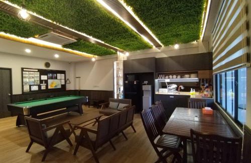 Downtown Kota Kinabalu Hostel | Concrete Jungle Cabin