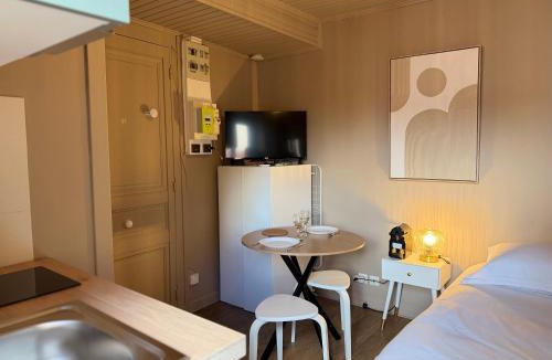 Carnot - Gailleton Apartment | Conde - Hyper Centre - Studio
