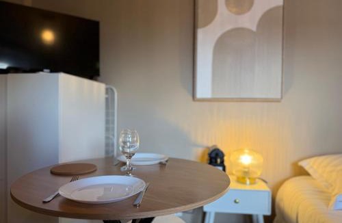 Carnot - Gailleton Apartment | Conde - Hyper Centre - Studio