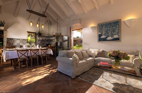 Molunat Villa | Condé Nast Traveler Approved: Luxury Villa with Infinity Pool & Beach
