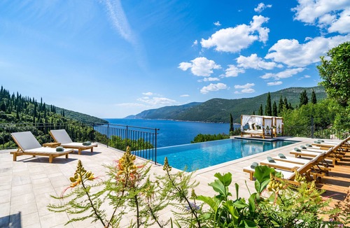 Molunat Villa | Condé Nast Traveler Approved: Luxury Villa with Infinity Pool & Beach