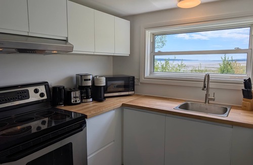 Ste Anne de Beaupre Apartment | Condo 1 - Waterfront with SPA, Fireplace & Barbecue