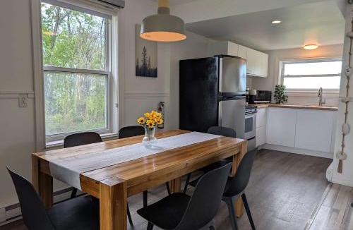 Ste Anne de Beaupre Apartment | Condo 1 - Waterfront with SPA, Fireplace & Barbecue