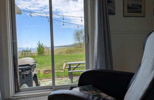 Ste Anne de Beaupre Apartment | Condo 1 - Waterfront with SPA, Fireplace & Barbecue