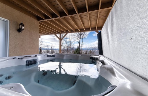 Petite-Riviere-Saint-Francois Apartment | Condo 120B: Hot Tub, Panoramic Views & Game Area